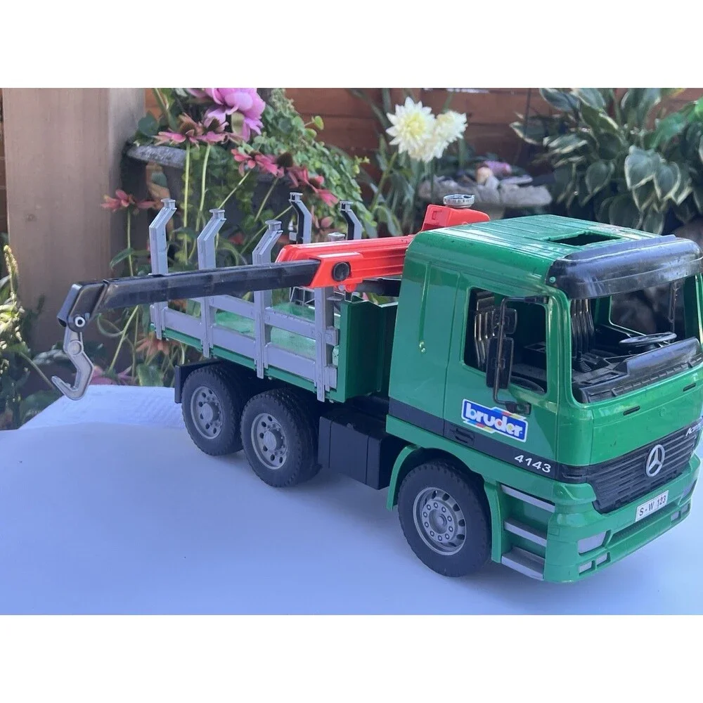 vintage 2001 Bruder Mercedes-Benz Actros Timber/Logging Truck (Model 4143